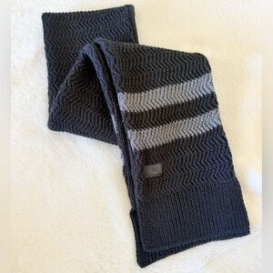 Quicksilver Black and Gray Knit Scarf